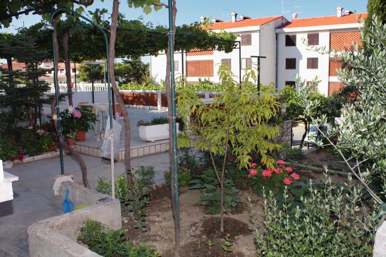 Apartments And Rooms With Parking Space Palit, Rab - 5061 Екстериор снимка
