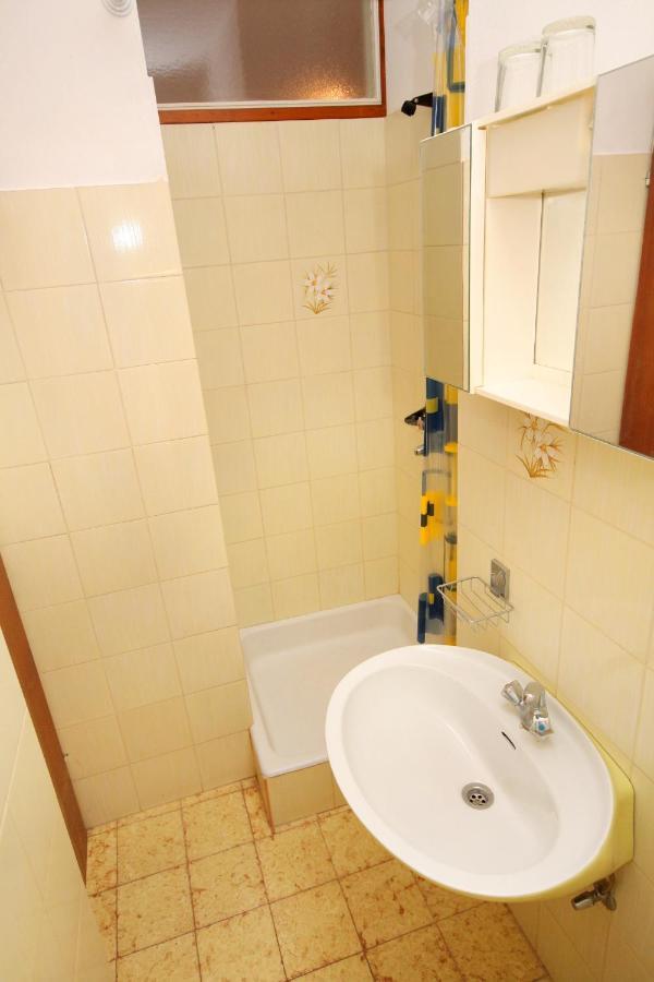 Apartments And Rooms With Parking Space Palit, Rab - 5061 Екстериор снимка
